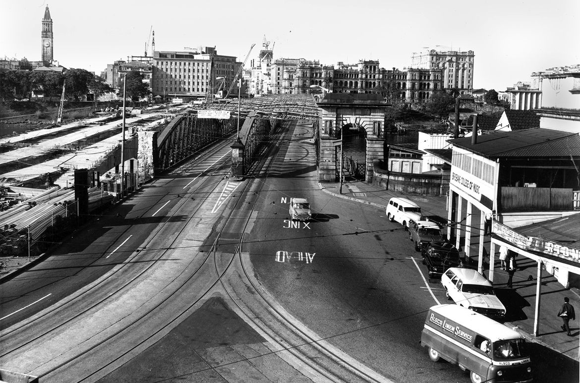 Construction of the current Victoria Bridge, 1968 / 108235 – 21218208600002061 / Courtesy: State Library of Queensland, Brisbane