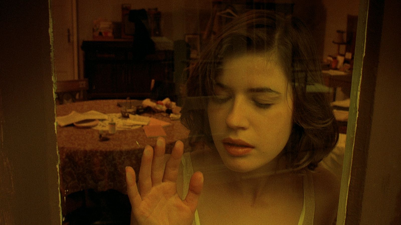Production still from The Double Life of Véronique 1991 / Director: Krzysztof Kieślowski / Image courtesy: Janus Films
