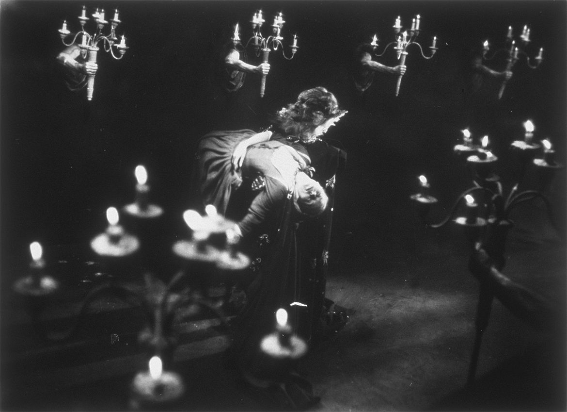 Production still from La Belle et la Bête (Beauty and the Beast) 1946 / Director: Jean Cocteau / Image courtesy: Société nouvelle de distribution (SND)
