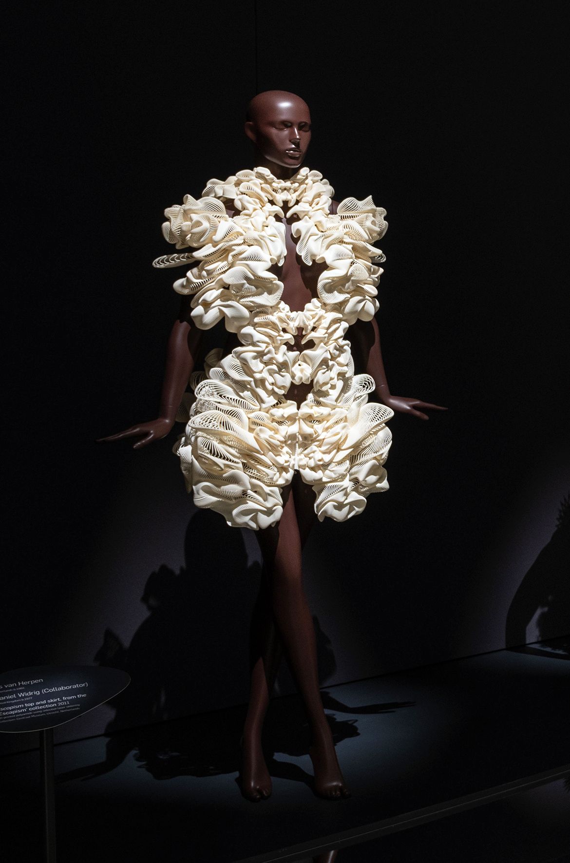 Iris van Herpen, Netherlands b.1984 / Daniel Widrig (Collaborator), United Kingdom b.1977 / Escapism top and skirt, from the ‘Escapism’ collection 2011 installed in ‘Iris van Herpen: Sculpting the Senses’, GOMA 2024 / 3D-printed polyamide using selective laser sintering / Collection: Centraal Museum, Utrecht, Netherlands / © Iris van Herpen atelier / Photograph: N Umek © QAGOMA