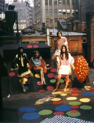 Yayoi Kusama’s Fashion Show, Kusama’s Boutique, New York 1968 / © Yayoi Kusama, Yayoi Kusama Studio Inc