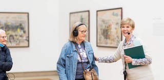 A volunteer guided tour for visitors with hearing loss at the Queensland Art Gallery. Photography: C. Callistemon © QAGOMA