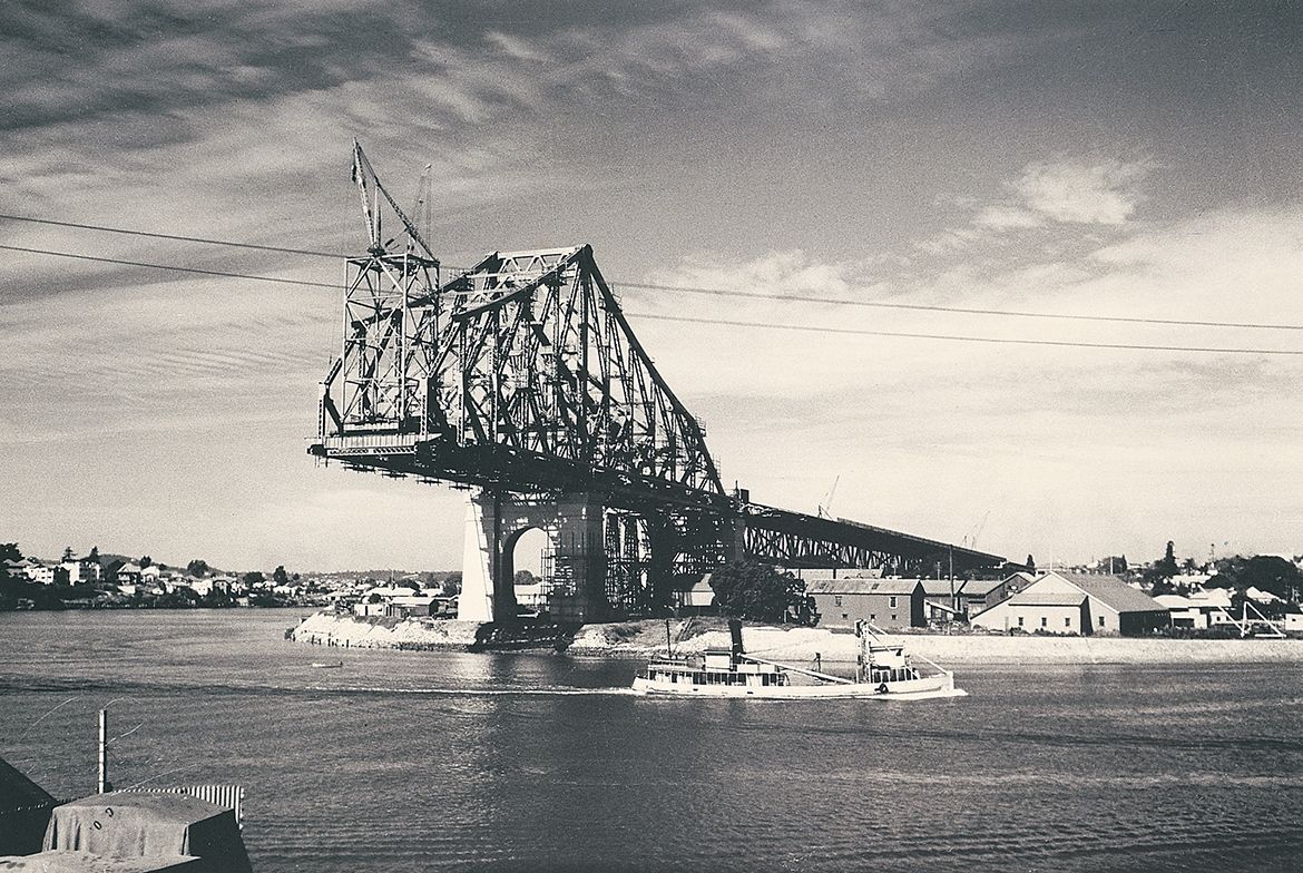 Geoffrey Powell, Australia 1918 -89 / (Construction of Story Bridge, Brisbane) 1939, printed 2005 / Gelatin silver photograph on paper / 21.9 x 33cm (comp.) / Purchased 2005 / Collection: Queensland Art Gallery | Gallery of Modern Art / © Geoffrey Powell Estate