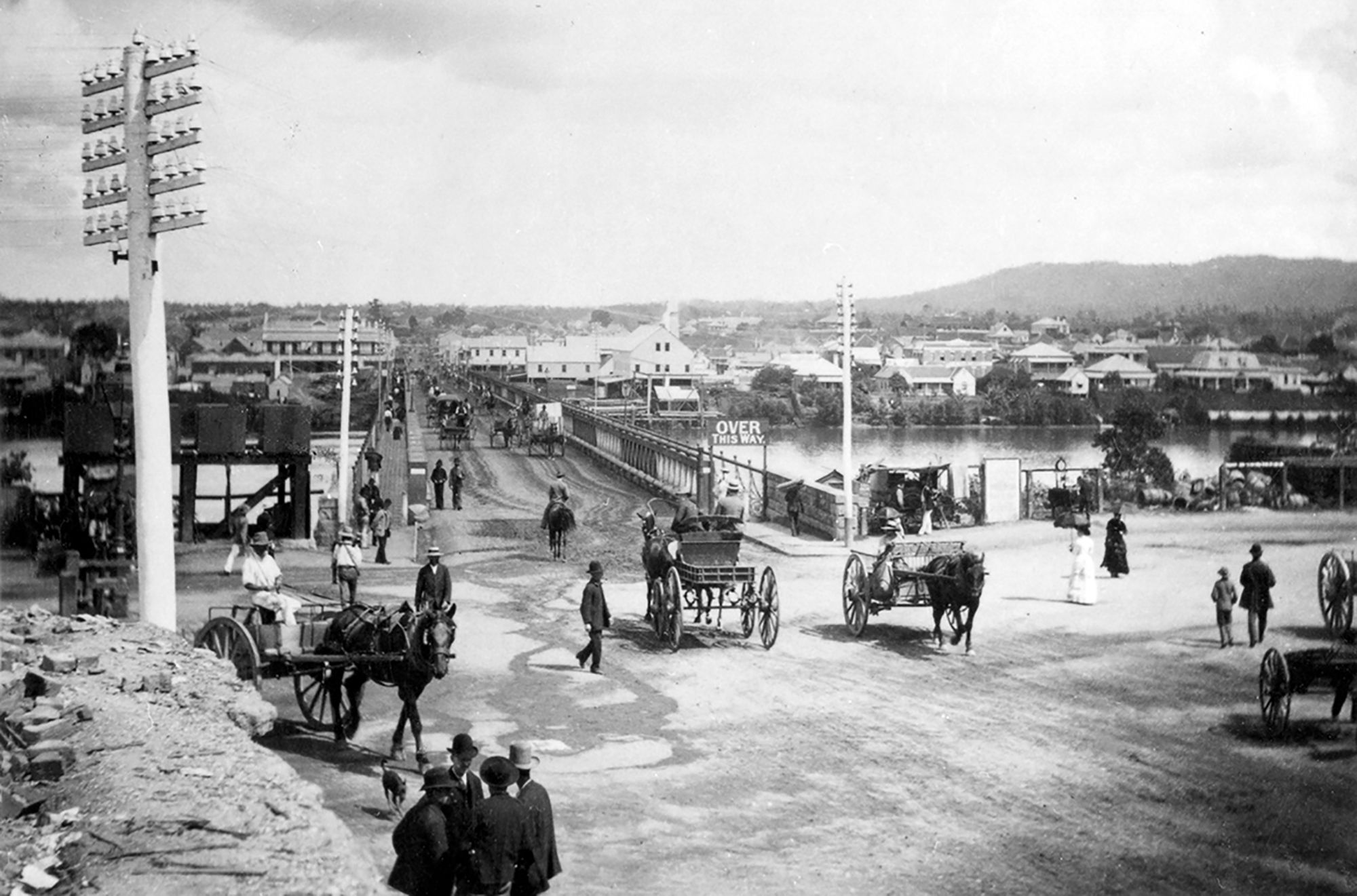 First permament Victoria Bridge, North Quay, Brisbane, c.1880 / ID ITM1443237 / Courtesy: Queensland State Archives