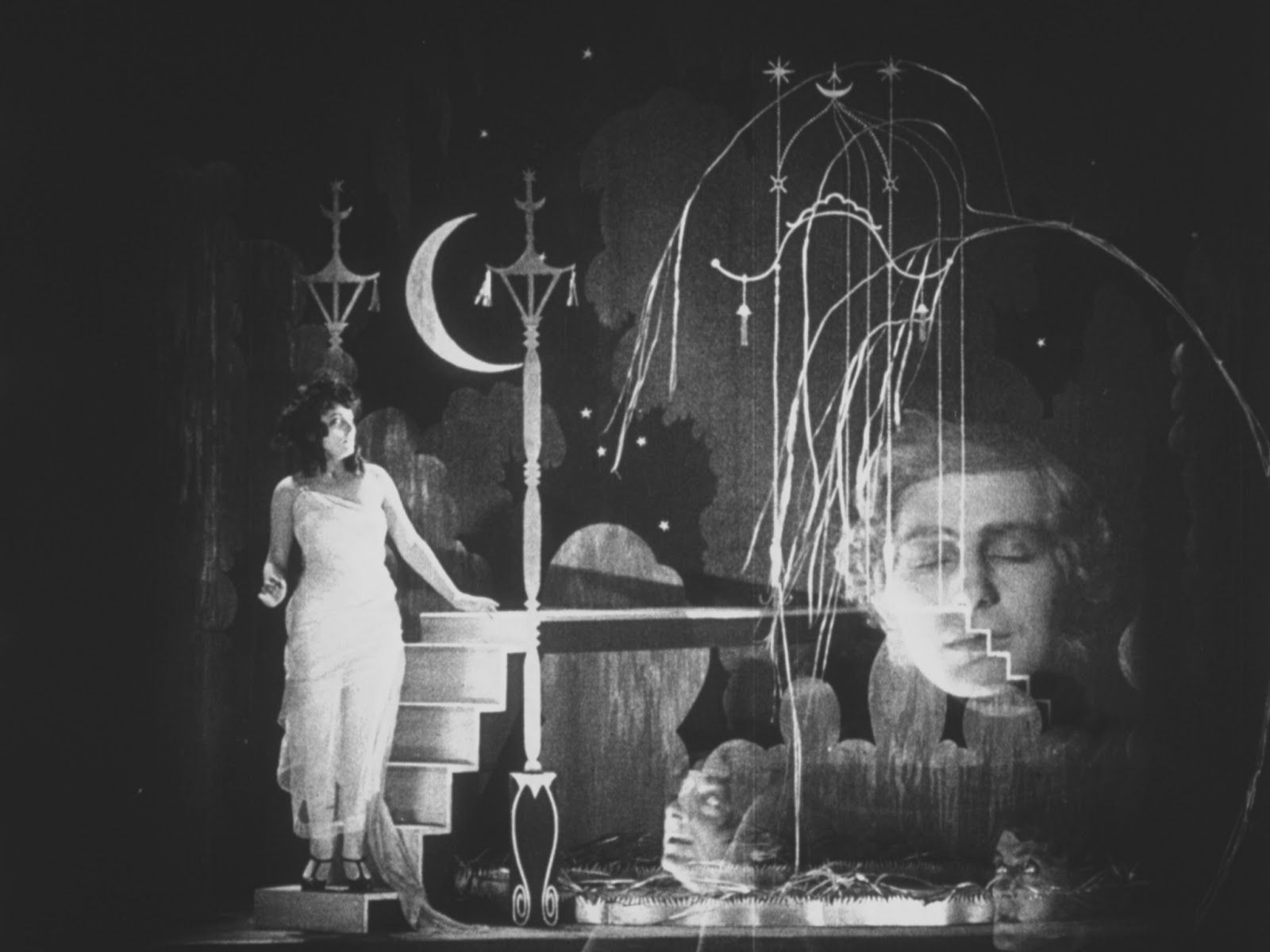 Production still from Schatten - Eine nächtliche Halluzination (Warning Shadows) 1923 / Director: Arthur Robison / Image courtesy: Deutsches Filminstitut & Filmmuseum