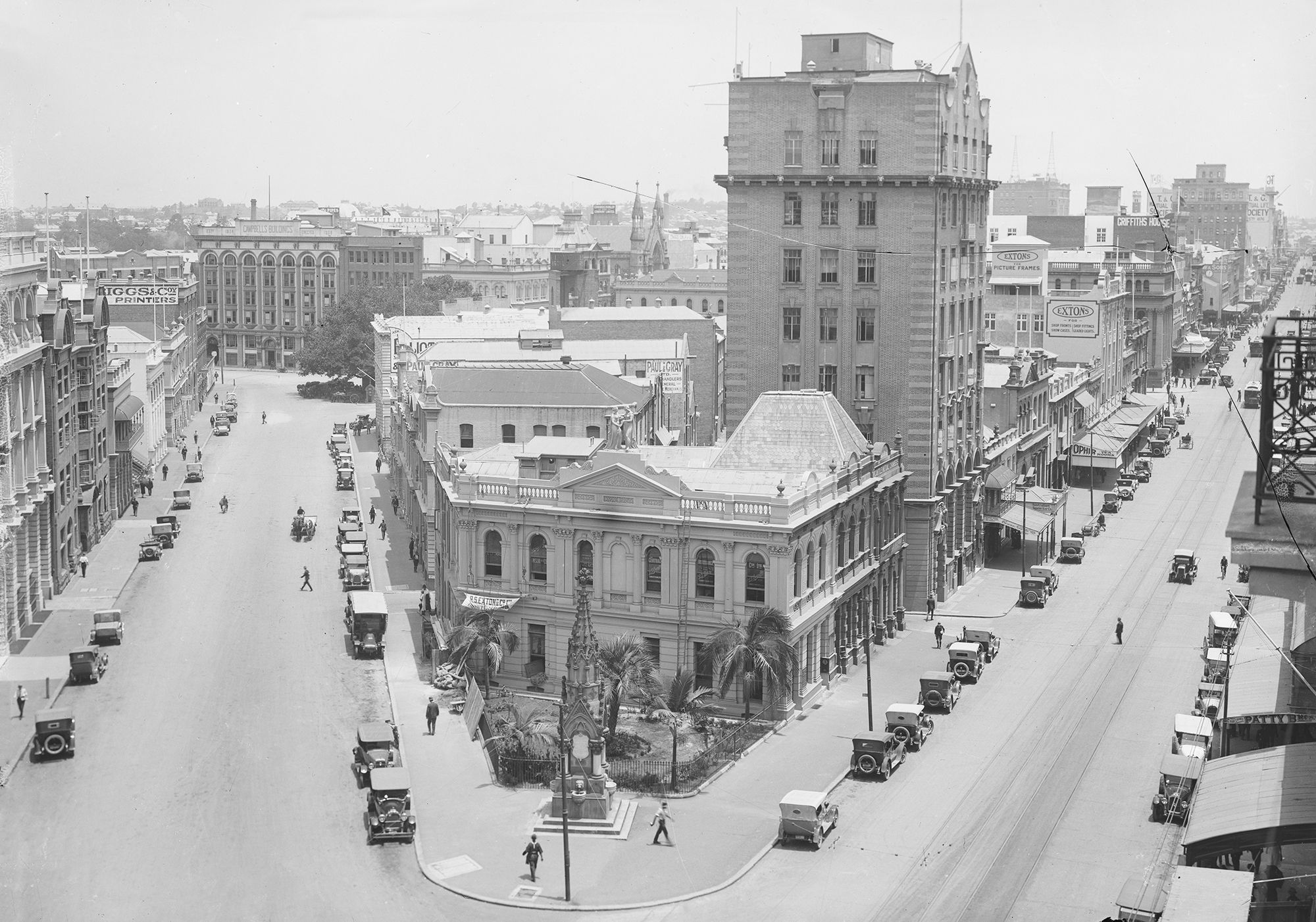 Eagle and Queen Streets intersection, Brisbane c.1932 / 99183947116502061 / Courtesy: John Oxley Library, State Library of Queensland, Brisbane