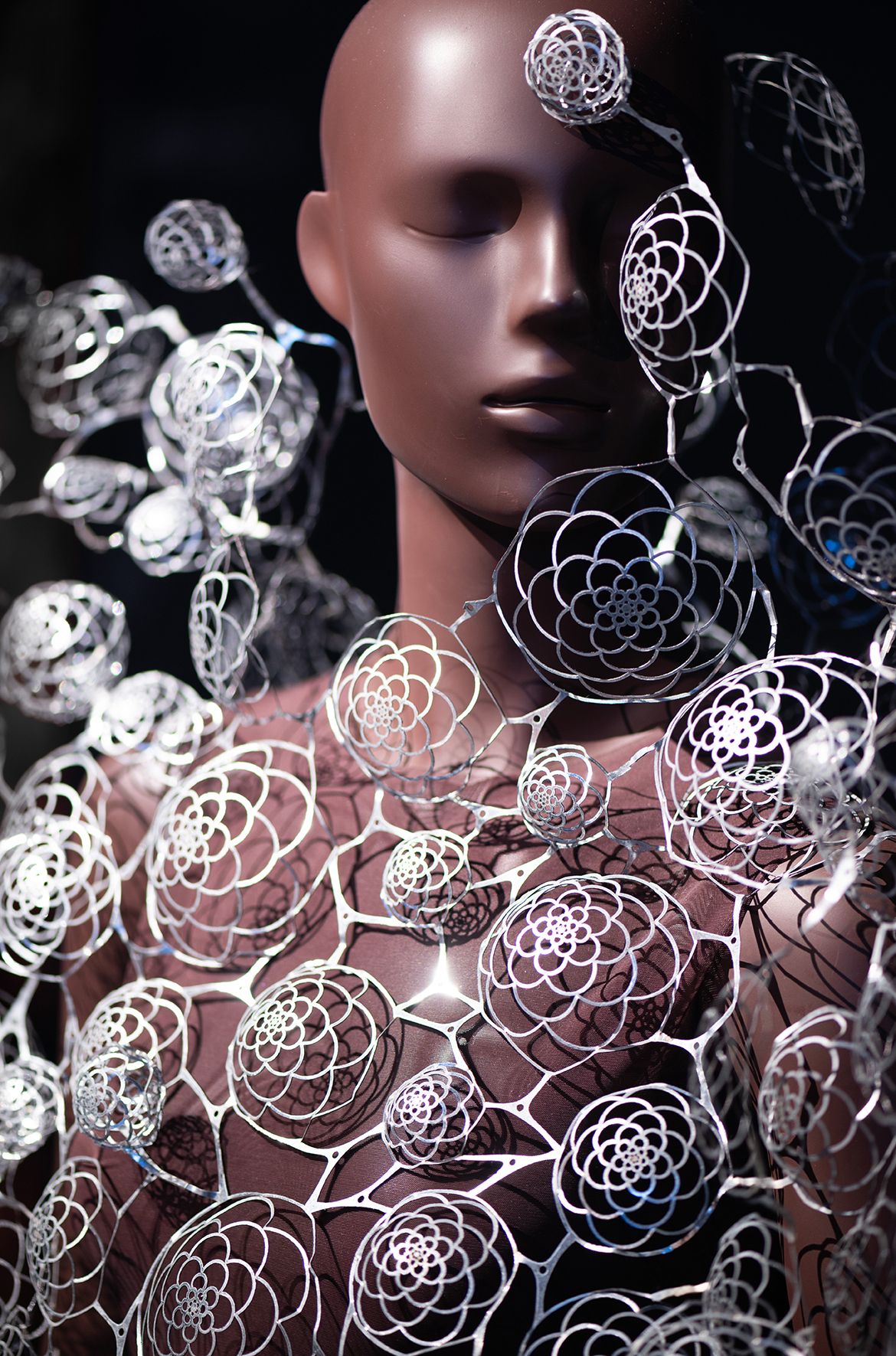 Iris van Herpen, Netherlands b.1984 / Philip Beesley (Collaborator), Canada b.1956 / Aeriform dress, from the ‘Aeriform’ collection 2017 installed in ‘Iris van Herpen: Sculpting the Senses’, GOMA 2024 / Laser-cut stainless steel, tulle / © Iris van Herpen atelier / Photograph: N Umek © QAGOMA