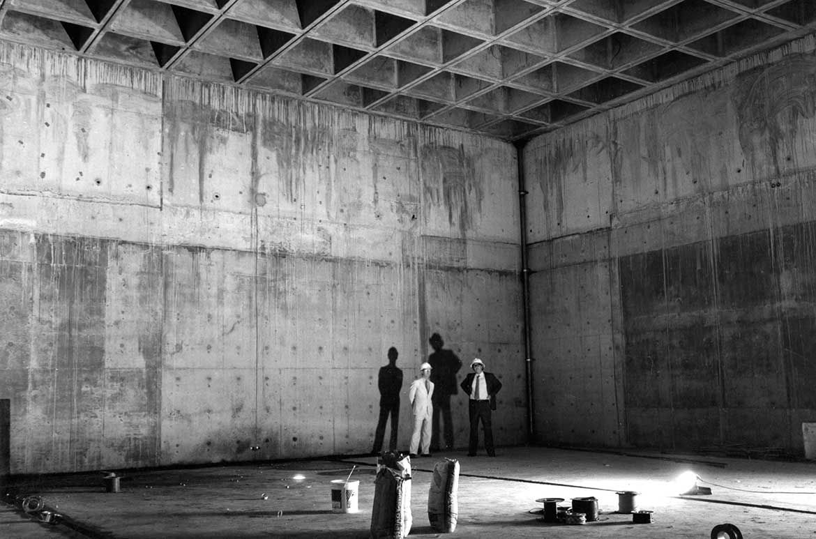 QAG under construction, with architect Robin Gibson AO
(left) and then Gallery director Raoul Mellish, c.1981 / Photograph:
Richard Stringer