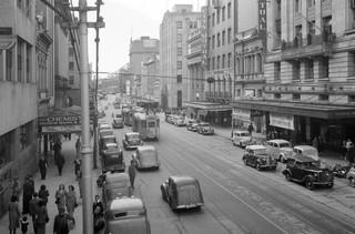 Trams in Queen Street, Brisbane, 1954 / 99183678416102061 / Courtesy: John Oxley Library, State Library of Queensland, Brisbane