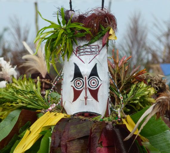 Bruno Akau and Alfred Sapu, Pileo island, West New Britain, Papua New Guinea Tabuan Kamut Mut 2011 / Photograph: © QAGOMA