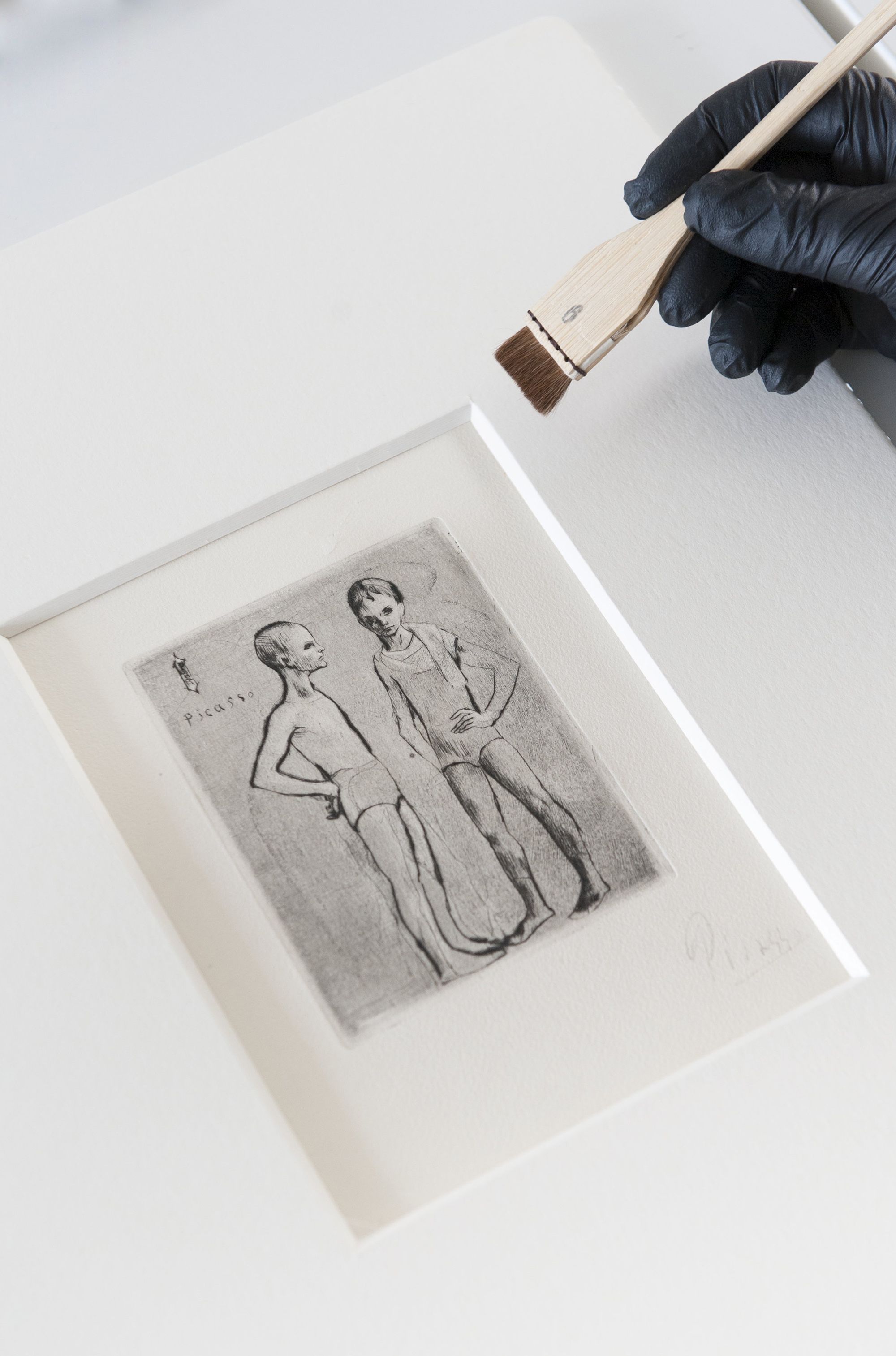 Pablo Picasso, Spain 1881–1973 / Les deux Saltimbanques (The two acrobats) (from 'La Suite des Saltimbanques' series) 1905 / Drypoint on laid paper / 21.5 x 14.3cm / Purchased 2015 with funds from the Henry and Amanda Bartlett Trust through the QAGOMA Foundation / Collection: Queensland Art Gallery | Gallery of Modern Art / © Succession Picasso/Copyright Agency / Photograph: M Sherwood © QAGOMA