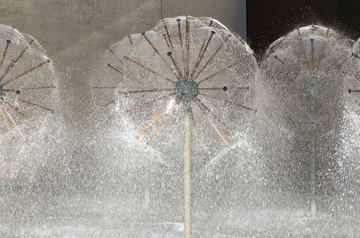 Robert Woodward, Australia 1923-2010 / Dandelion Fountains 1982 / 9 bronze with brass pipes / Collection: ArtsWorks Queensland / © Robert Woodward Estate