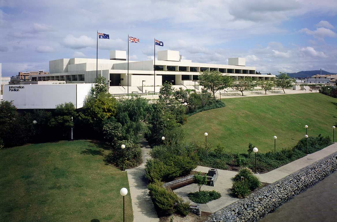 Queensland Art Gallery from the Victoria Bridge, Brisbane, 1982 / Collection: QAGOMA Research Library / Photograph: Richard Stringer