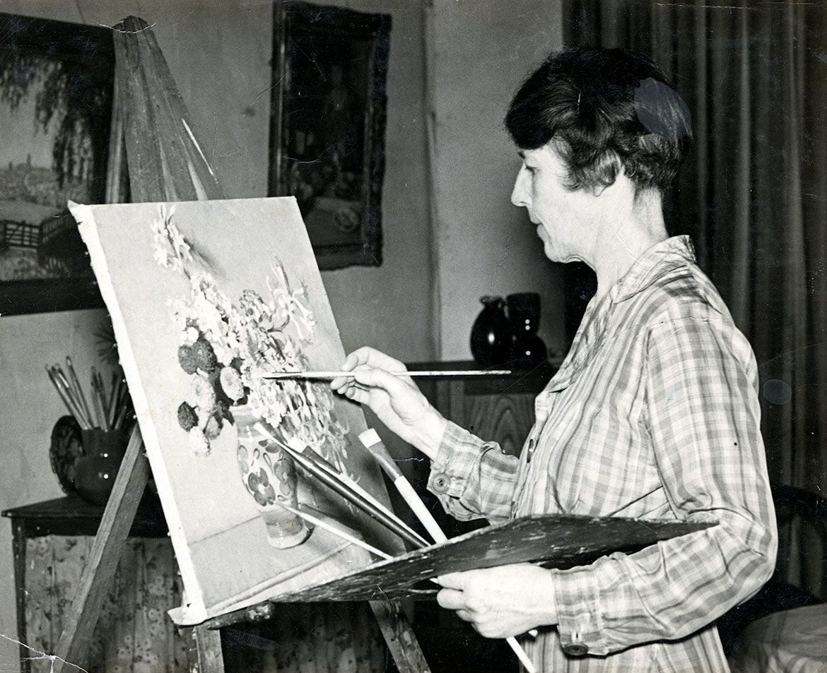 Vida Lahey in her studio, Telegraph, 25 August 1941 / Daphne Mayo Collection / UQFL119 / Courtesy: The University of Queensland and Queensland Newspapers, Brisbane
