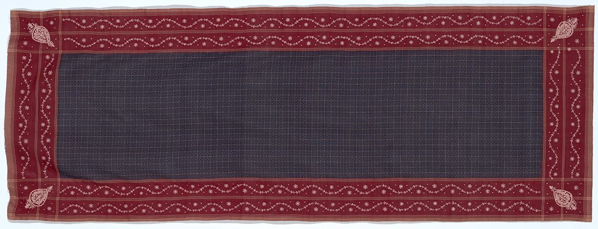 Nalgonda Weaver, India / Embroidered dupatta rumal 2004 / Puttapaka saree, cotton yarn, hand-embroidered silk, warp and weft ikat, dyes / 92 x 250cm / Gift of Dana McCown through the QAGOMA Foundation 2020 / Collection: Queensland Art Gallery | Gallery of Modern Art / © QAGOMA