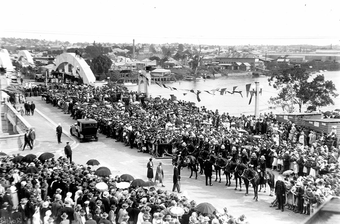 Crowds of people gathered for the opening of the Grey Street Bridge, 1932 / 34276 / Courtesy: John Oxley Library, State Library of Queensland, Brisbane