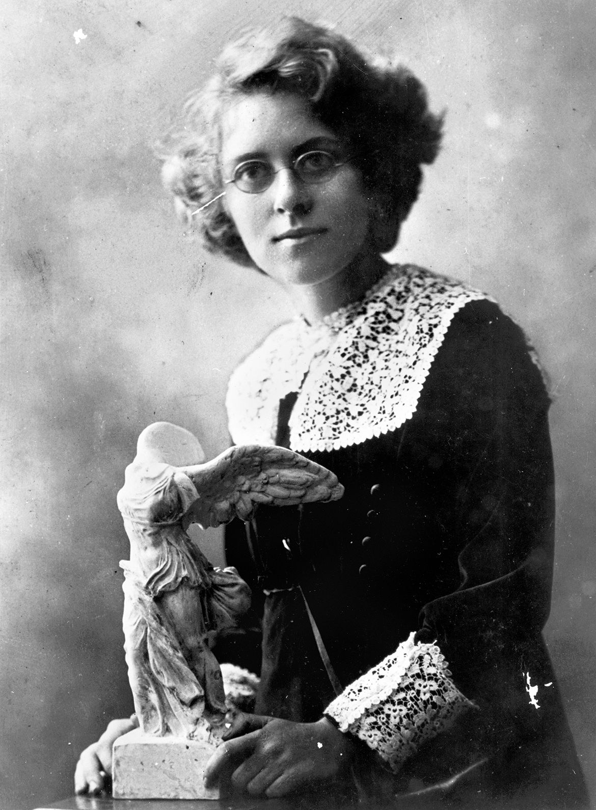 Daphne Mayo / 72615 / Courtesy: John Oxley Library, State Library of Queensland, Brisbane