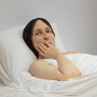 Ron Mueck / Australia b.1958 / In bed 2005 / Mixed media / Purchased 2008.Queensland Art Gallery Foundation / Collection: Queensland Art Gallery | Gallery of Modern Art / © The artist /