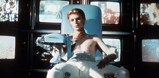 Production still from The Man Who Fell to Earth 1976 / Director: Nicholas Roeg / Image courtesy: StudioCanal Australia