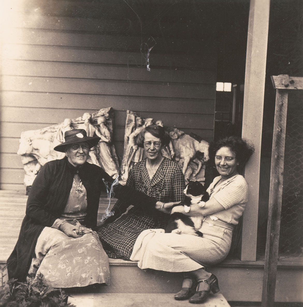Daphne Mayo (right) and Vida Lahey, (middle) c.1940s / Daphne Mayo Collection, UQFL119 / Courtesy: The University of Queensland