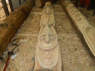 Koromb (Spirit house) post carvings by Simon Goiyap (left), and Nelson Makamoi and Jamie Jimok (right), February 2012 / Photograph: Simon Goiyap