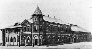 South Brisbane Town Hall incorporating the Randall Art Gallery c.1924 / 4826 / Courtesy: State Library of Queensland, Brisbane