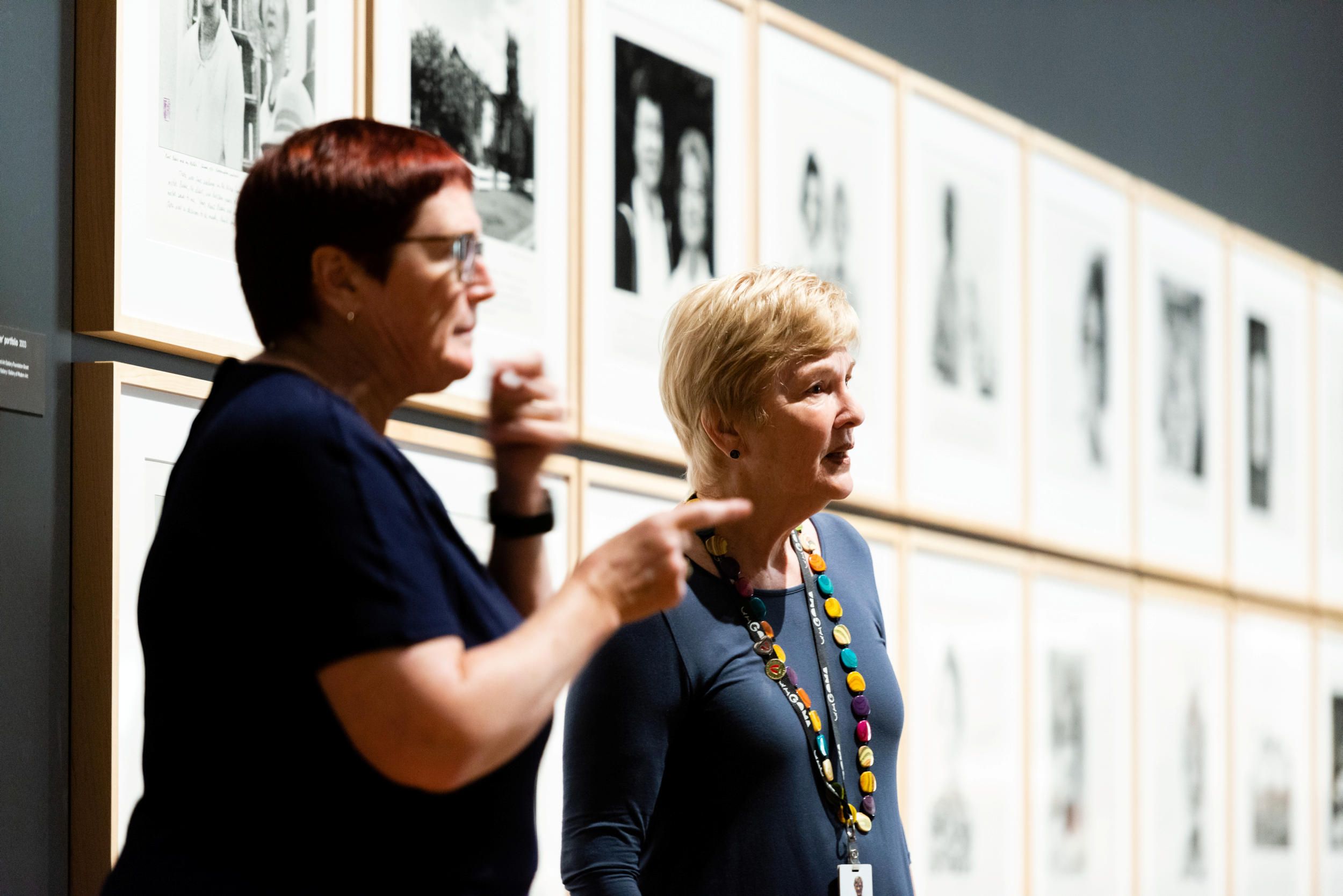 An Auslan interpreter accompanies a volunteer guide on a tour at the Queensland Art Gallery. Photographer: M. Pricop © QAGOMA