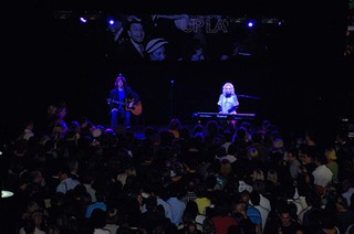 Kate Miller-Heidke performs at Up Late, GOMA 2008 / © Succession Picasso / Photography: Ray Fulton © QAGOMA