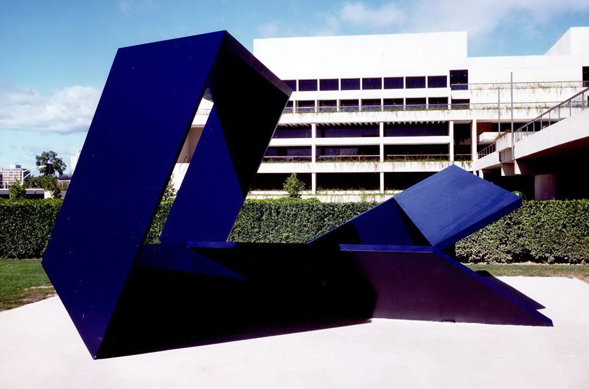 Ron Robertson-Swann, b.1941 / Leviathan Play 1985 / Painted steel / Collection: ArtsWorks Queensland / © Ron Robertson-Swann / Photographed June 1985