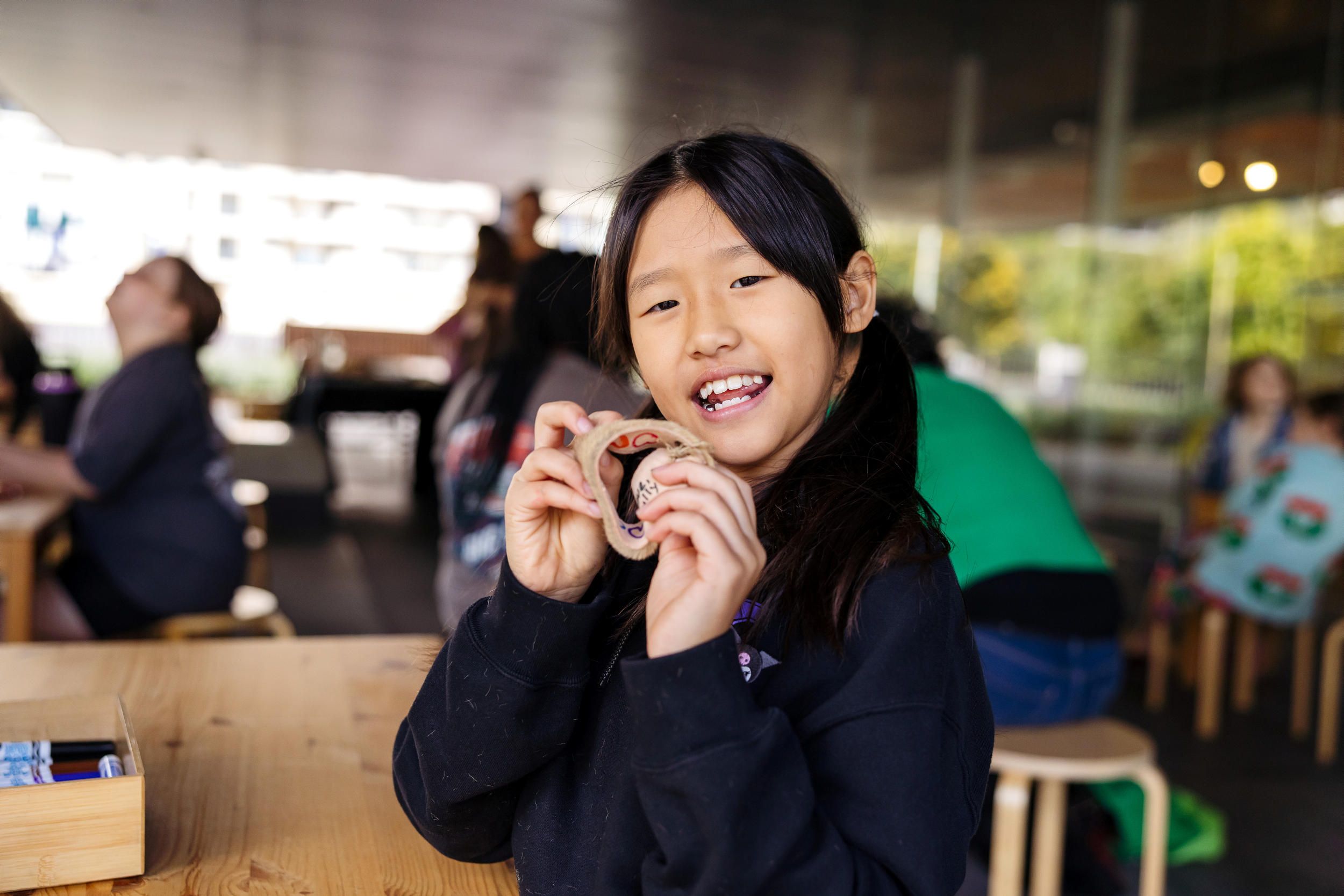 Kids' Weekend Workshop: Mandy Quadrio Kangaroo Skin Friendship Bracelets with Mandy Quadrio / Bodhi Tree Terrace / Photography: Katie Bennett courtesy QAGOMA