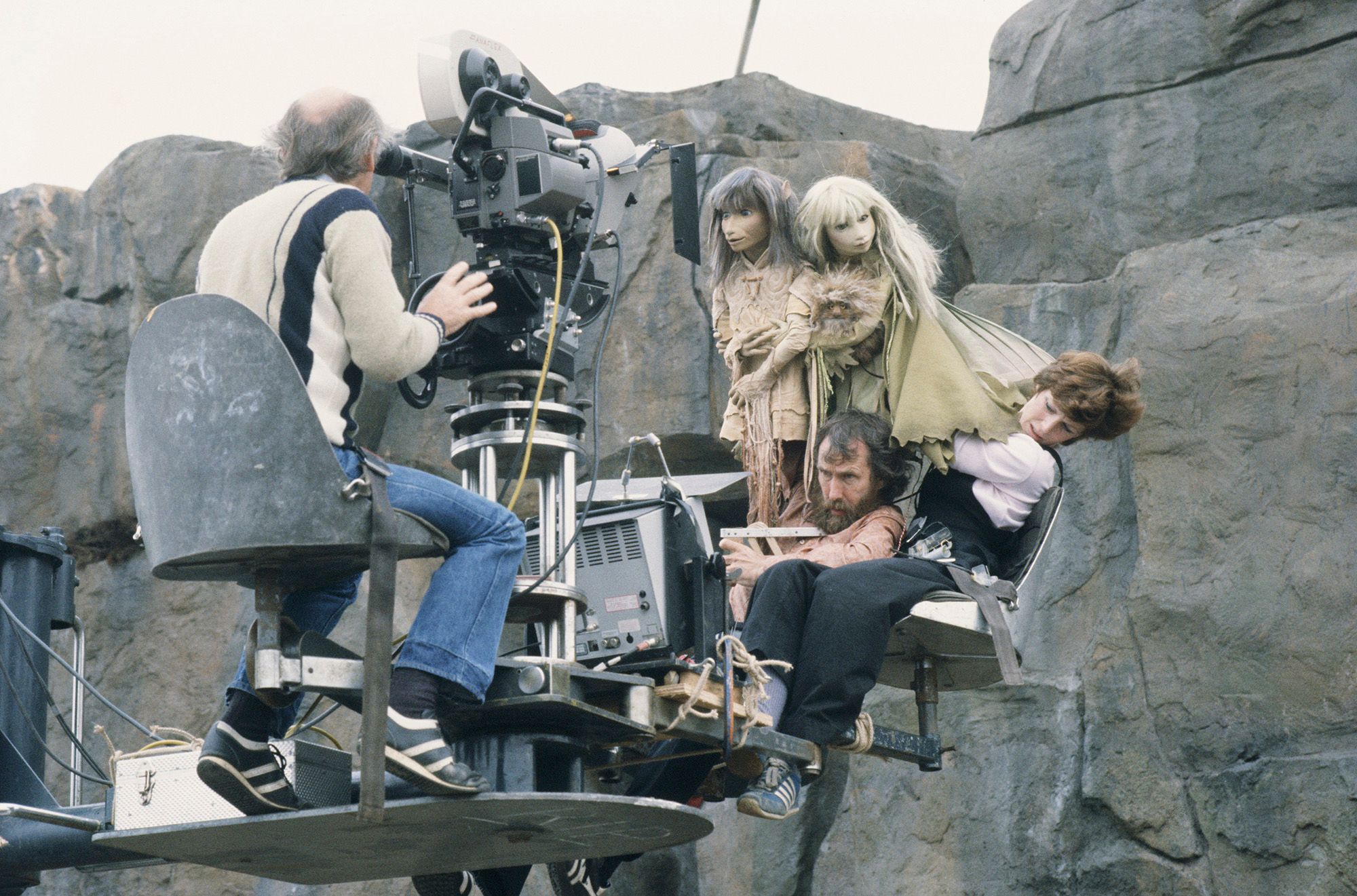 Jim Henson and Kathryn Mullen puppeteer the Gelflings ‘Jen’ and ‘Kira’ on the set of The Dark Crystal 1982 / Directors: Jim Henson, Frank Oz / © The Jim Henson Company. All Rights Reserved / Image courtesy: The Jim Henson Company