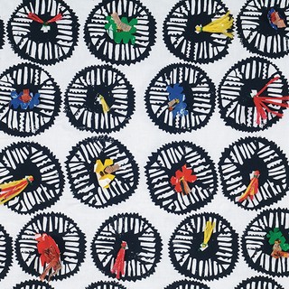Wendi Choulai / Motu Koita people, Central Province / Roro shell 1996 / Screenprint on cottonwith plastic, cotton and grass skirt design / Private collection / Image courtesy: David Tenenbaum and Aaron Choulai / © The artist