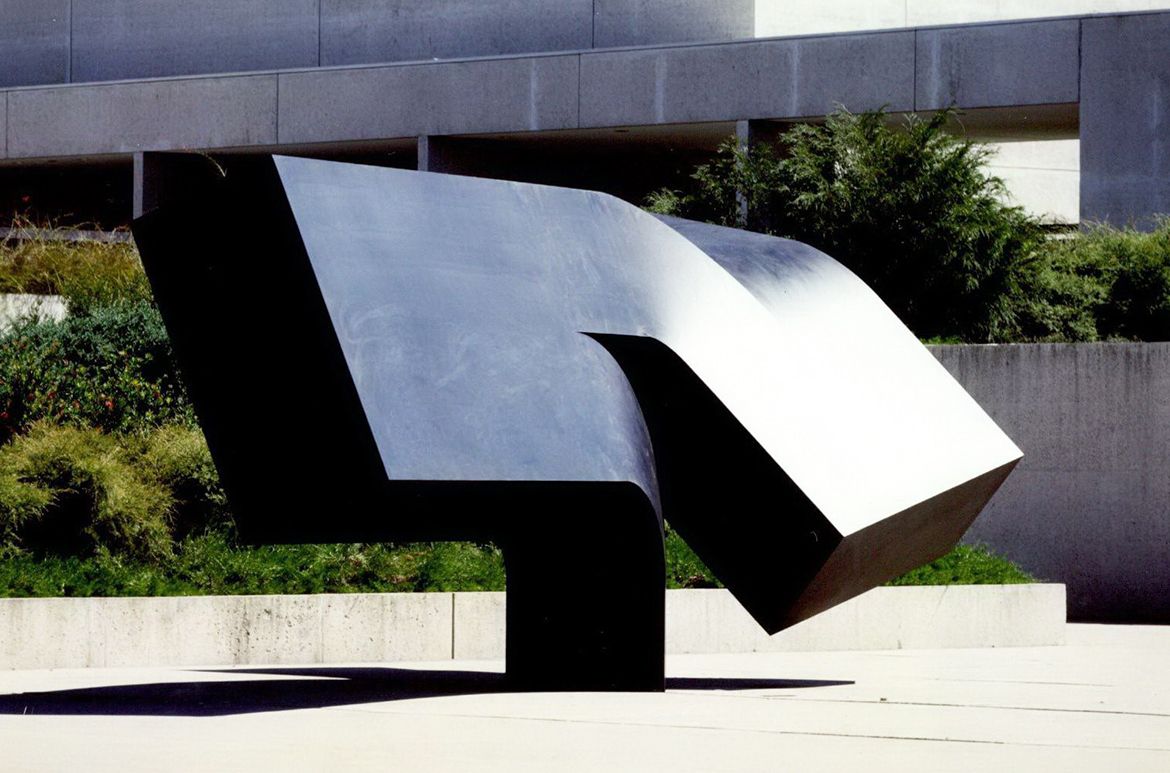 Clement Meadmore, Australia 1929-2005 / Offshoot 1984 / Collection: ArtsWorks Queensland / © Estate of Clement Meadmore / Photographed June 1985