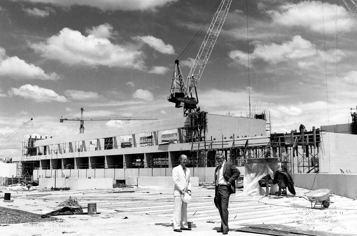 QAG under construction, with architect Robin Gibson AO
(left) and then Gallery director Raoul Mellish, c.1981 / Photograph:
Richard Stringer