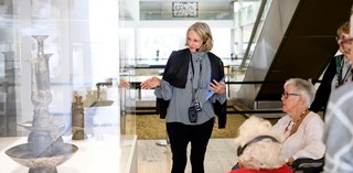 A volunteer guided tour for visitors with hearing loss at the Queensland Art Gallery. Photography: C. Callistemon © QAGOMA