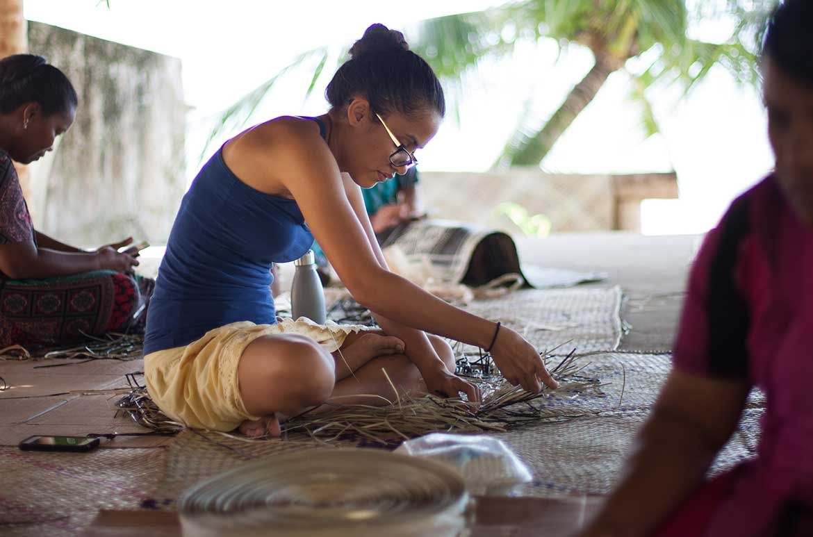 Kathy Jetñil-Kijiner at the Jaki-ed weaving workshop, Majuro, Marshall Islands,
September 2017 / Photograph: Chewy Lin / Image courtesy: Photographer and
University of the South Pacific Majuro Campus