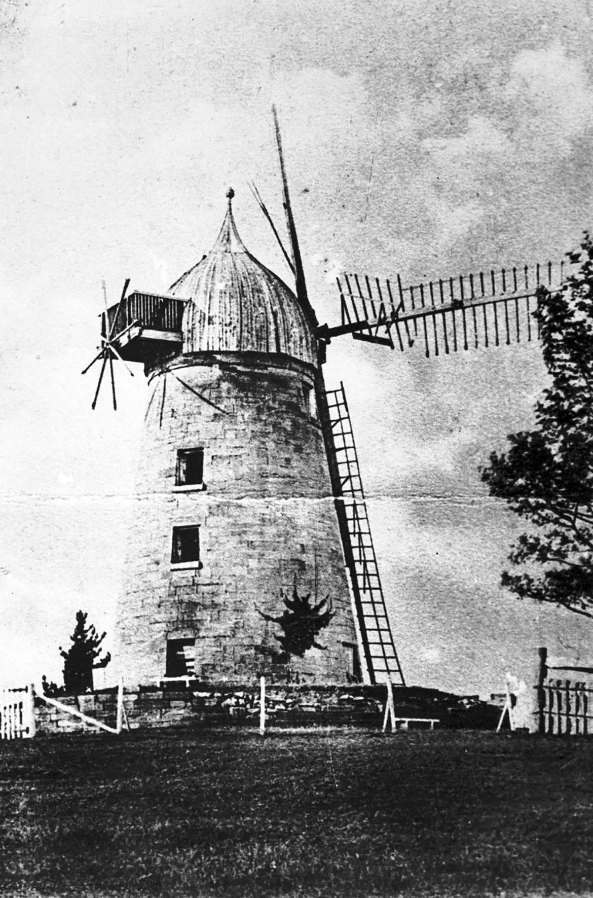 The Windmill, c.1840 / Courtesy: Discovering Queensland, Queensland State Archives