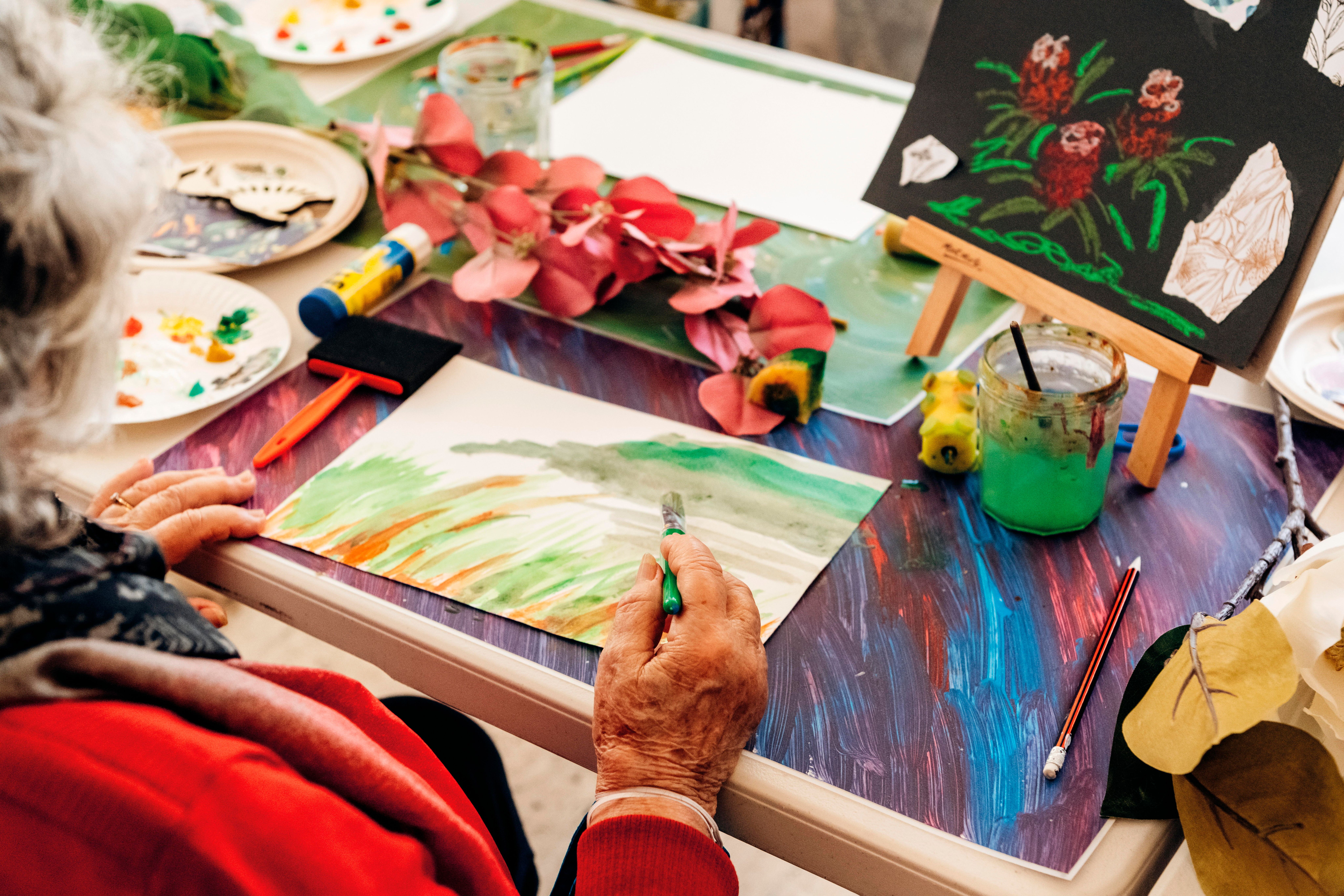 Art and Dementia program participants engage in creative making activity / Photograph: J Ruckli / © QAGOMA