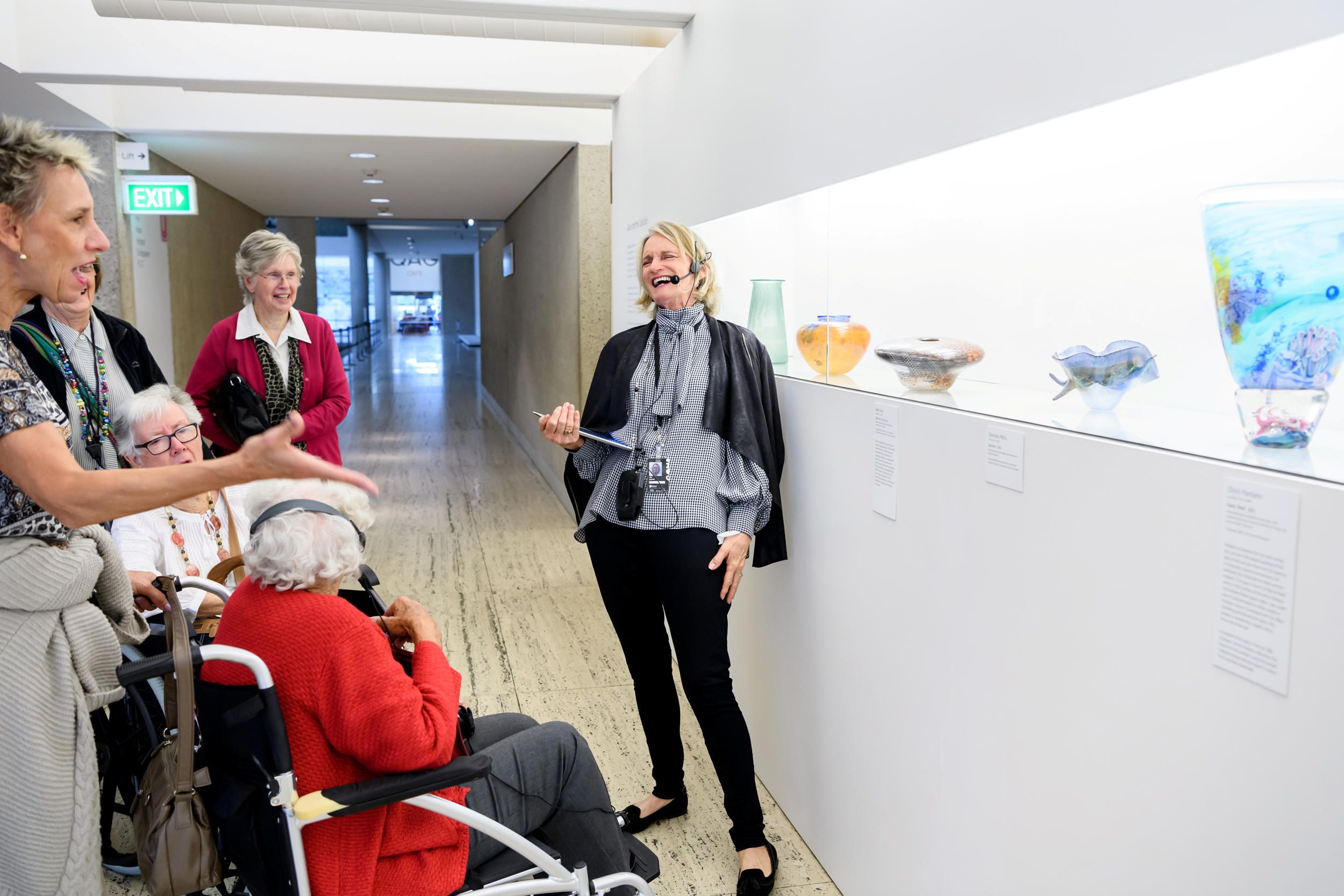 A volunteer guided tour for visitors with hearing loss at the Queensland Art Gallery. Photography: C. Callistemon © QAGOMA