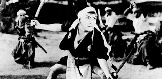 Production still from Blood Spilled at Takadanobaba 1937 / Director: Masahiro Makino / Image courtesy: ©1937 NIKKATSU Corporation