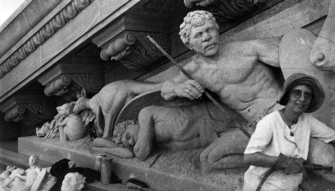 Daphne Mayo, c.1930 working on the Brisbane City Hall tympanum / Courtesy: QAGOMA Research Library