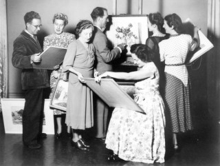 Members of the Brisbane Art Group meeting at Dorothy Coleman's Studio, c.1953 (Artists from left to right: George Wilson Cooper; Flora Hoskin; Vera Leichney; James Wieneke; Kathleen Coren; Dorothy Coleman and Marion Finlayson at the front) / 99183726284802061 / Courtesy: John Oxley Library, State Library of Queensland, Brisbane