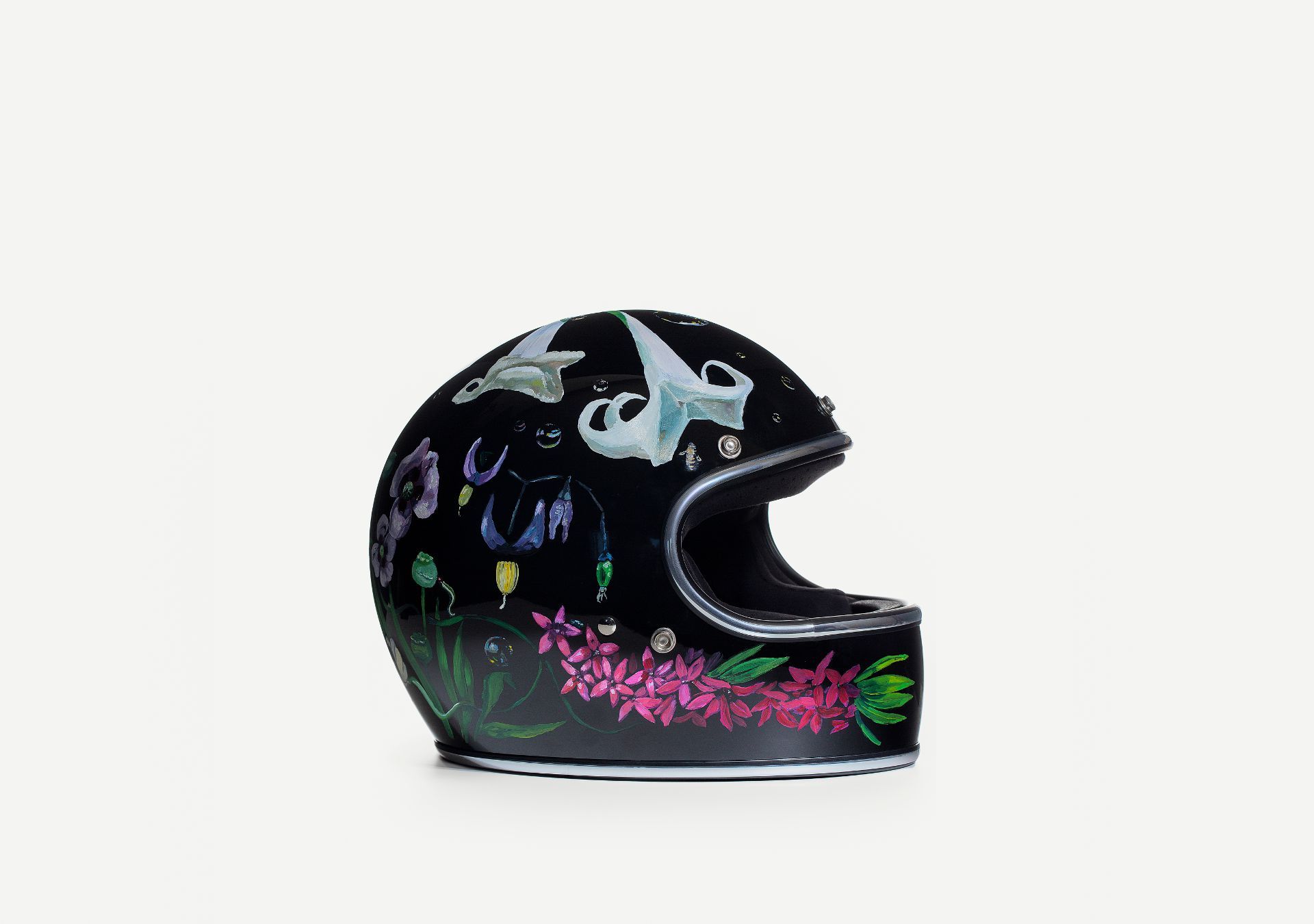 Monika Behrens / Australia NSW b.1975 / 13 2020 / Oil on Biltwell Gringo ECE helmet / 26 x 26 x 34cm / Photograph: Document Photography / Courtesy: The artist and Martin Browne Contemporary and Finkelstein Gallery