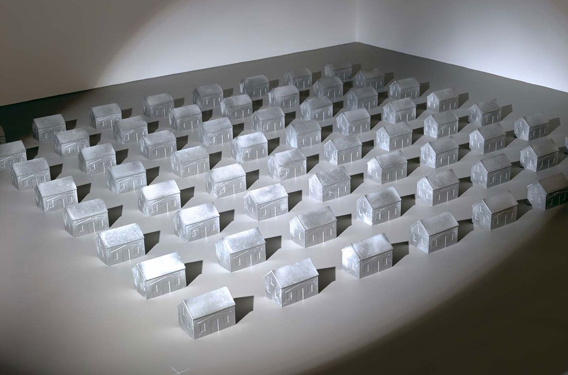 Aleks Danko, Australia b.1950 / DAY IN DAY OUT (second version) 1991 / Cast aluminium and theatre light on metal support / 11 x 260 x 229cm / Purchased 1992 / Collection: Queensland Art Gallery / © Queensland Art Gallery / Photograph: Natasha Harth © QAGOMA