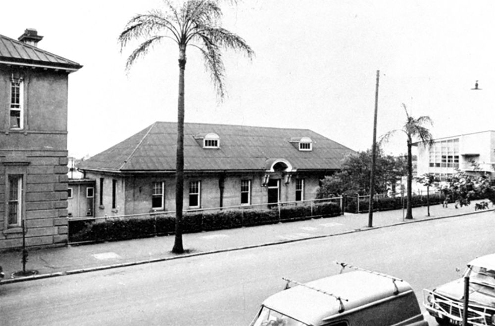 Commissariat Stores to the right of the Department of Agriculture and Stock building, William Street, c.1960 / ITM635212 / Courtesy: Queensland State Archives