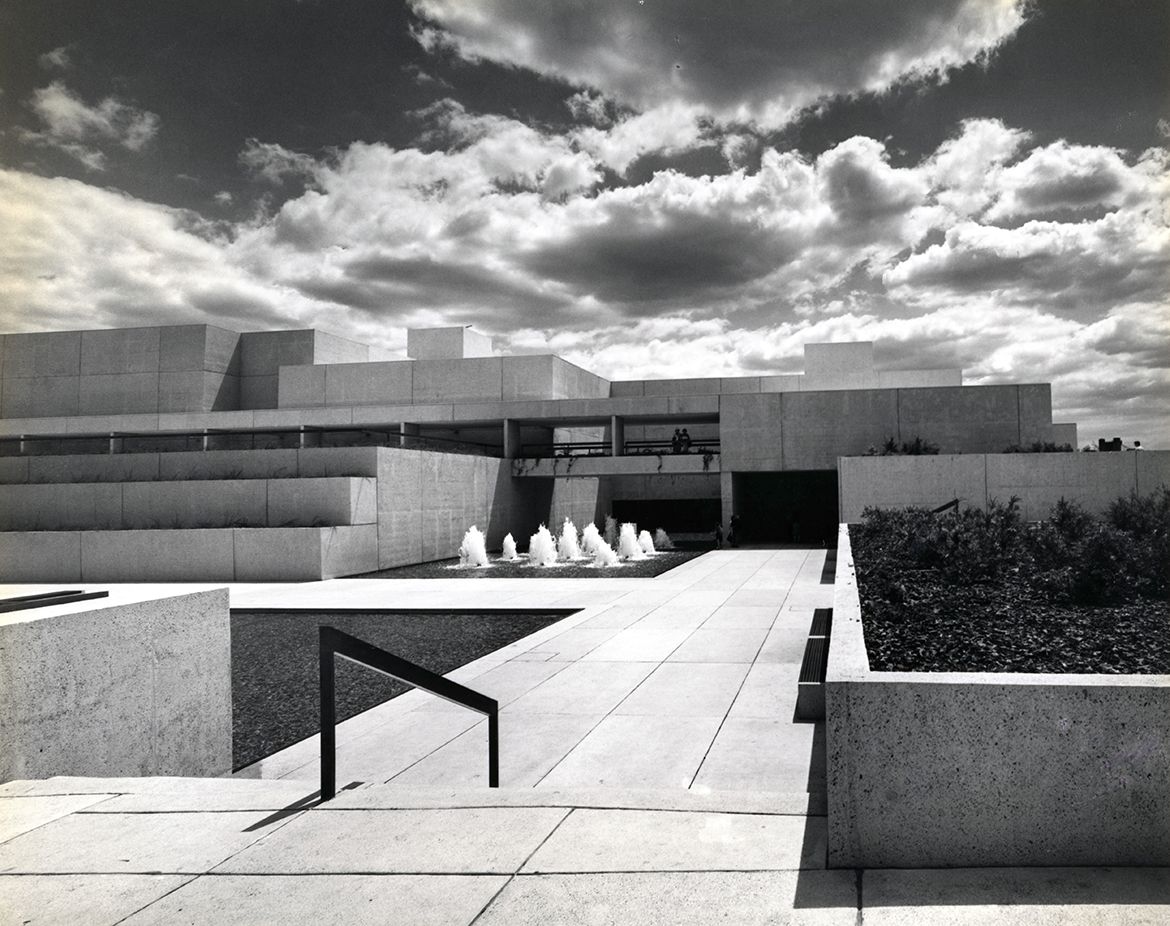 Queensland Art Gallery, 1982 / Collection: QAGOMA Research Library