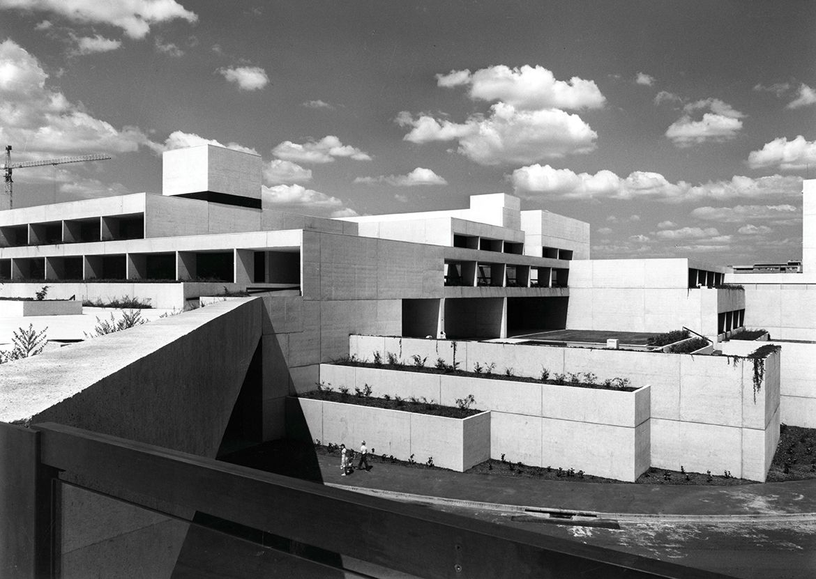 Queensland Art Gallery, 1982 / Collection: QAGOMA Research Library