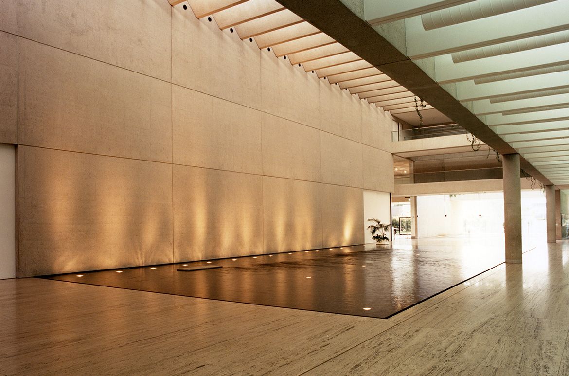 The Queensland Art Gallery during fitout, March 1982 / Collection: QAGOMA Research Library