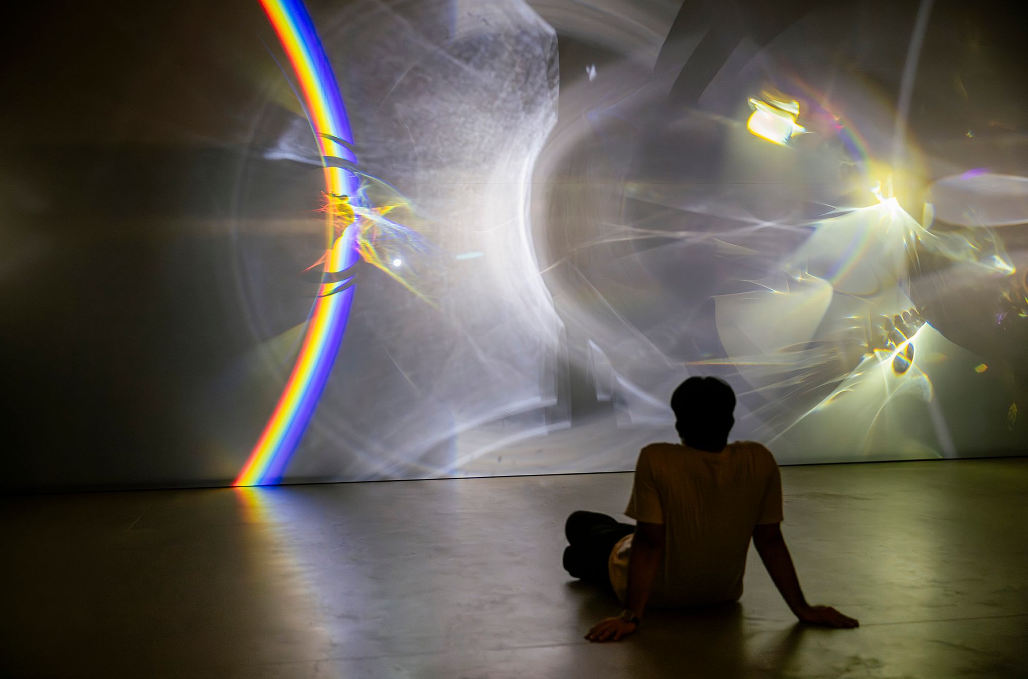 Olafur Eliasson, Denmark b.1967 / Pluriverse assembly 2021 / Projection screen, LED projectors, motors, electrical ballasts, control units, aluminium, brass, steel, stainless steel, plastics, lenses, optical components, glass, wood, dichroic filters, wire, fabric, paraffin oil, plants / 360 x 1000 x 383cm / © 2021 Olafur Eliasson / Courtesy: The artist; neugerriemschneider, Berlin; Tanya Bonakdar Gallery, New York / Photograph: J Ruckli © QAGOMA