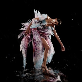 Iris van Herpen, Netherlands b.1984 / Hydrozoa dress, from the ‘Sensory Seas’
collection 2020 / Print collaborator: Shelee Carruthers / Collection: Iris van Herpen / Photograph: David Uzochukwu /
© David Uzochukwu